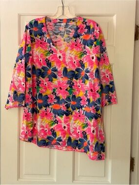 Lulu-B Asymmetrical Hem Tunic Top Pink Floral Large Vibrant Colorful Summer